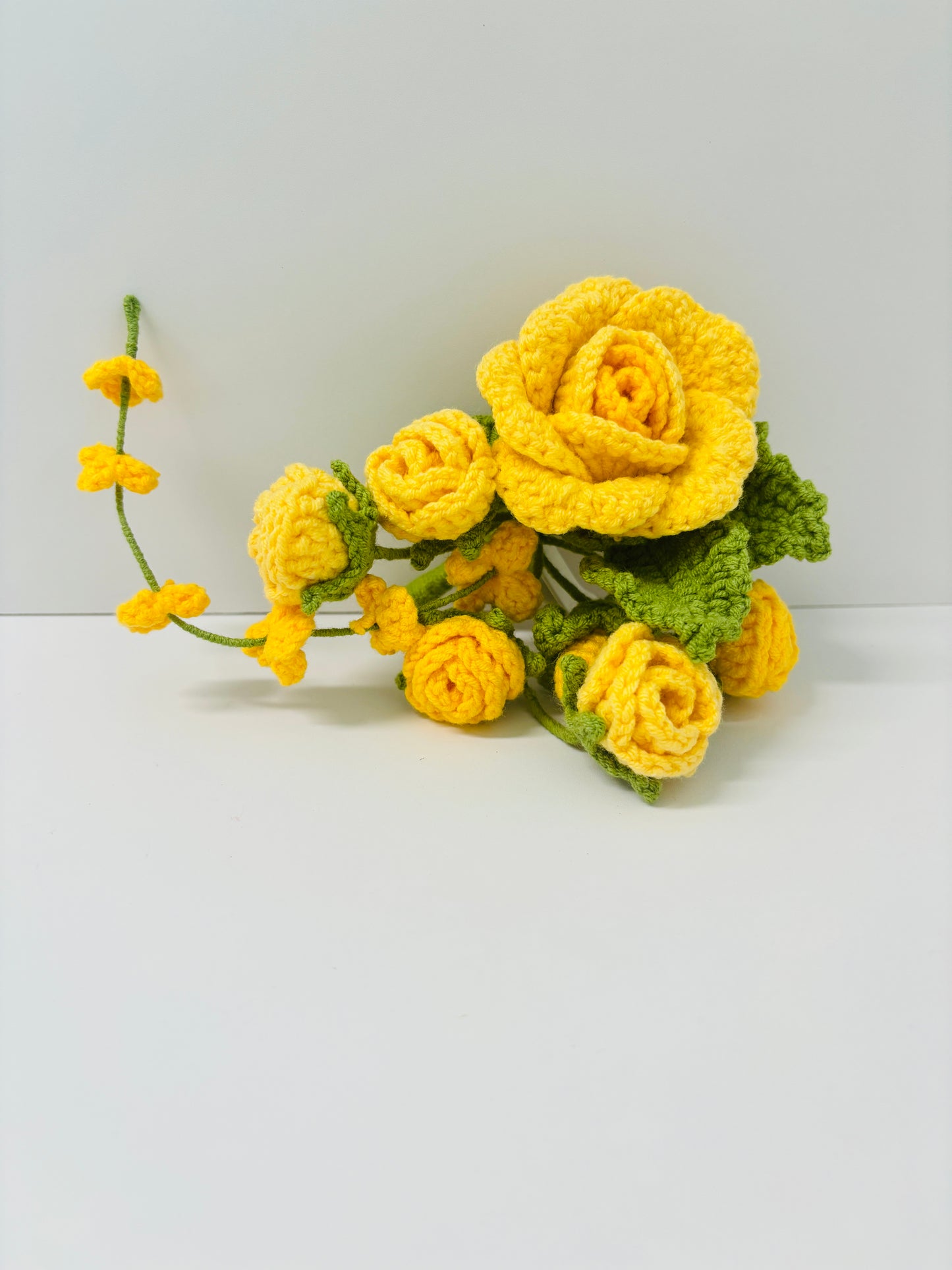 Handmade Crochet Flower Vent Clips - Rose & Sunflower Designs for Car, Symbolizing a Journey Blooming with Romance and Beauty